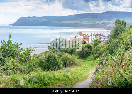 Auf der Suche über Robin Hoods Bay, in North Yorkshire Stockfoto