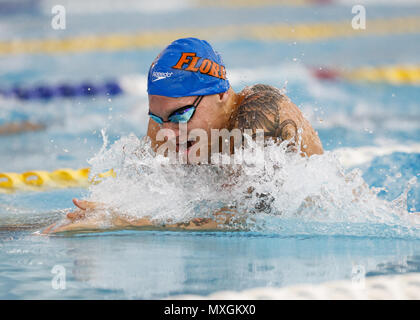 Vancouver, British Columbia, Kanada. 3. Juni 2018. Caeleb Dressel der Vereinigten Staaten konkurriert in der Männer 50 m Brust am Tag 3 der 55 Mel Zajac Jr International Schwimmen Treffen bei UBC Aquatic Center am 3. Juni in Vancouver, BC, Kanada 2018. Credit: Andrew Kinn/ZUMA Draht/ZUMAPRESS.com/Alamy leben Nachrichten Stockfoto