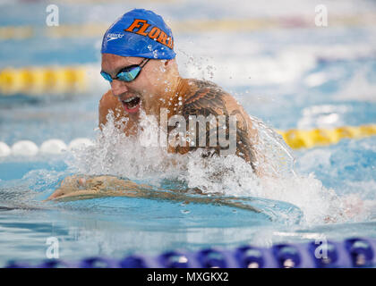 Vancouver, British Columbia, Kanada. 3. Juni 2018. Caeleb Dressel der Vereinigten Staaten konkurriert in der Männer 50 m Brust am Tag 3 der 55 Mel Zajac Jr International Schwimmen Treffen bei UBC Aquatic Center am 3. Juni in Vancouver, BC, Kanada 2018. Credit: Andrew Kinn/ZUMA Draht/ZUMAPRESS.com/Alamy leben Nachrichten Stockfoto