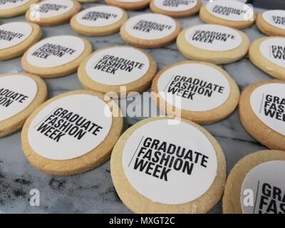 London, Großbritannien. 4 Jun, 2018. Graduate Fashion Week Tag 2, London Quelle: NASTJA M/Alamy leben Nachrichten Stockfoto