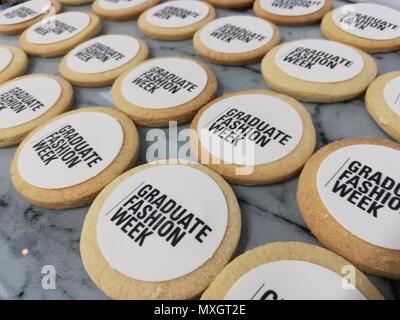 London, Großbritannien. 4 Jun, 2018. Graduate Fashion Week Tag 2, London Quelle: NASTJA M/Alamy leben Nachrichten Stockfoto