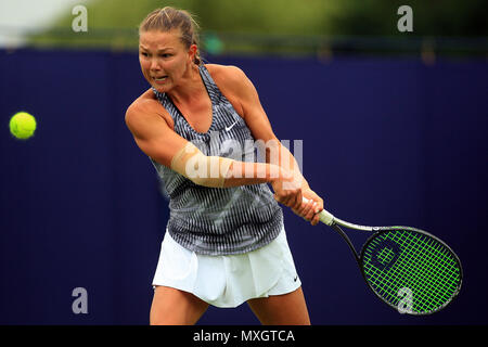 Surrey, Großbritannien. 4. Juni 2018. Marina Melinikova Russlands in Aktion gegen La Villa Fourlis von Australien. Fuzion anzeigen 100 Surbiton Trophy 2018 Tennis Event, Tag 3 Am Surbiton Racket- und Fitness Club in Surbiton, Surrey am Montag, den 4. Juni 2018. Dieses Bild dürfen nur für redaktionelle Zwecke verwendet werden. Redaktionelle Verwendung nur, pic von Steffan Bowen/Andrew Orchard sport Fotografie/Alamy leben Nachrichten Stockfoto