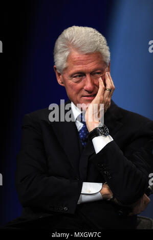 *** Foto *** Bill Clinton hat nicht zu Monica Lewinsky und Ansprüche entschuldigt hat das Richtige getan: Verbleib im Amt. Bill Clinton besucht die Schlusssitzung der Clinton Global Initiative 2015 l Am 29. September 2015 in New York. Credit: Dennis Van Tine/MediaPunch Stockfoto