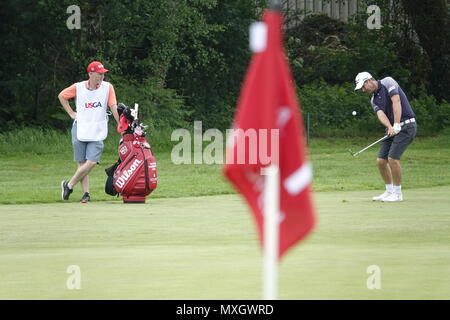 Walton Heath Golf Club, Surrey, Großbritannien, 4. Juni 2018 Padraig Harrington 3 Zeithauptsieger bei US Open Golf Championship qualifizierenden für die 2018 US Open in Shinnecock Hills, Long Island, New York, USA, in zwei Wochen gespielt werden. Credit: Motofoto/Alamy leben Nachrichten Stockfoto