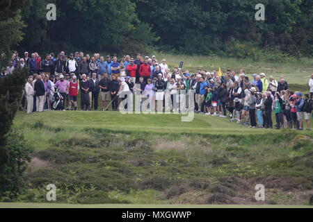 Walton Heath Golf Club, Surrey, Großbritannien, 4. Juni 2018 Paul Dunne Laufwerke auf der 18-t-stück auf der US Open Golf Championship qualifizierenden für die 2018 US Open in Shinnecock Hills, Long Island, New York, USA, in zwei Wochen gespielt werden. Credit: Motofoto/Alamy leben Nachrichten Stockfoto