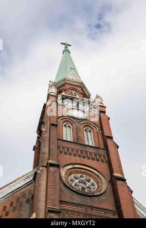 Toledo, Ohio, USA. Juni 4, 2018: Der Heilige Antonius Kirche auf Nebraska Ave in Toledo Ohio hielt seine erste heilige Messe, 4. März 1894 und diente der Gemeinschaft bis 2005. Die Kirche ist für den Abriss Juni 2018 geplant. Die Diözese wird im Prozess der Einholung der erforderlichen Genehmigungen. Quelle: David Gaunt/Alamy leben Nachrichten Stockfoto