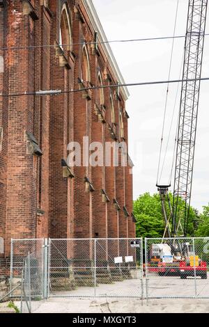 Toledo, Ohio, USA. Juni 4, 2018: Der Heilige Antonius Kirche auf Nebraska Ave in Toledo Ohio hielt seine erste heilige Messe, 4. März 1894 und diente der Gemeinschaft bis 2005. Die Kirche ist für den Abriss Juni 2018 geplant. Die Diözese wird im Prozess der Einholung der erforderlichen Genehmigungen. Quelle: David Gaunt/Alamy leben Nachrichten Stockfoto