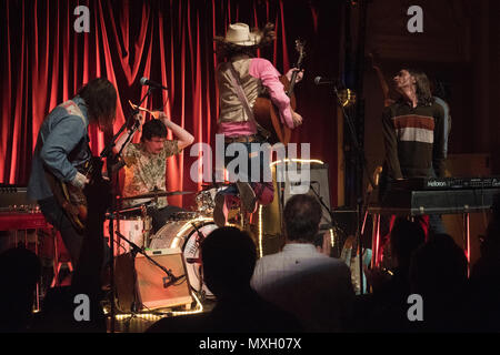 London, Großbritannien. 4 Jun, 2018. GospelbeacH live auf der Bühne im Bush Hall in London. Foto Datum: Montag, 4. Juni 2018. Foto: Roger Garfield/Alamy Credit: Roger Garfield/Alamy leben Nachrichten Stockfoto