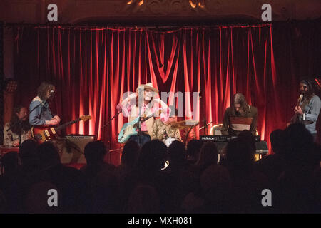 London, Großbritannien. 4 Jun, 2018. GospelbeacH live auf der Bühne im Bush Hall in London. Foto Datum: Montag, 4. Juni 2018. Foto: Roger Garfield/Alamy Credit: Roger Garfield/Alamy leben Nachrichten Stockfoto