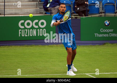 London, Großbritannien. 4 Jun, 2018. Nick Krygios von Australien in Aktion während seinem Match verdoppelt. Der junge australische spielend in seinem ersten Match ist seit einer Verletzung ihn aus dem Französischen aufgebrochen. Fuzion anzeigen 100 Surbiton Trophy 2018 Tennis Event, Tag 3 Am Surbiton Racket- und Fitness Club in Surbiton, Surrey am Montag, den 4. Juni 2018. Dieses Bild dürfen nur für redaktionelle Zwecke verwendet werden. Redaktionelle Verwendung nur, pic von Steffan Bowen/Andrew Orchard sport Fotografie/Alamy leben Nachrichten Stockfoto