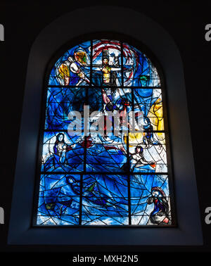 Ostfenster der Allerheiligenkirche, Tudeley, Kent von Marc Chagall. In Erinnerung an Sarah d'Avigdor-Goldsmid Stockfoto