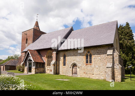 Tudeley Kirche Kent England nur eine von zwei Kirchen in der Welt deren Glasfenster von Chagall. Stockfoto