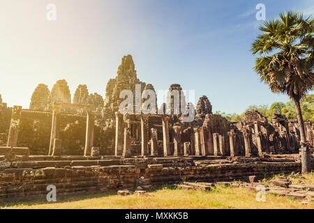 SIEM REAP - Januar 04, 2015: Historische Ruinen von Bayon Tempel in Angkor Komplex in der Nähe von Am 04 Januar, 2015 in Siem Reap, Kambodscha. Stockfoto