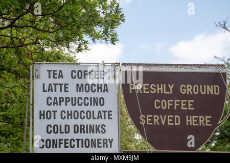 Mistley Essex UK - 18 Mai 2018: Anzeichen für Kaffee Abschaltdruck Stockfoto