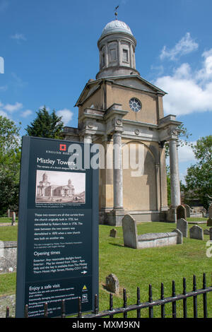 Mistley Essex UK - 18 Mai 2018: Einer der Zwillingstürme Mistley von English Heritage verwaltet Stockfoto