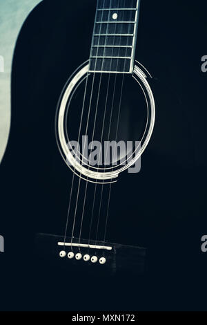 Schwarze gitarre musik Instrument Nahaufnahme Foto im Vintage Style Stockfoto