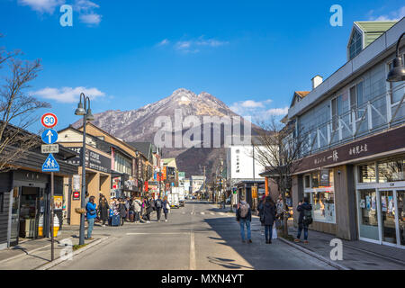 Fukuoka, Japan - Februar 9, 2018: yufu Stadt in Yufuin, Oita, Japan. Stockfoto