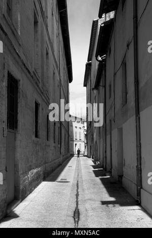 Straße in der Altstadt von Avignon, Vaucluse, Provence-Alpes-Côte d'Azur, Frankreich Stockfoto