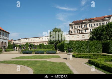 Blick auf den Innenhof des Senats Palace in Prag, Tschechische Republik Stockfoto