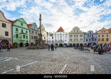 Cesky Krumlov, Tschechische Republik - 6. Mai 2018: Cesky Krumlov Old Town Square in der Tschechischen Republik. Stockfoto