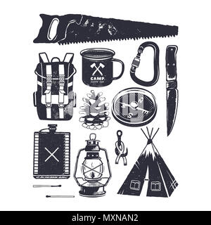 Jahrgang Hand gezeichnet camping Symbole. Wandern Symbole in retro Schwarzweiß-Stil. Silhouette Mountain Adventure Elementen. Perfekt für logoerstellung, Infografiken. Lager Stockfoto
