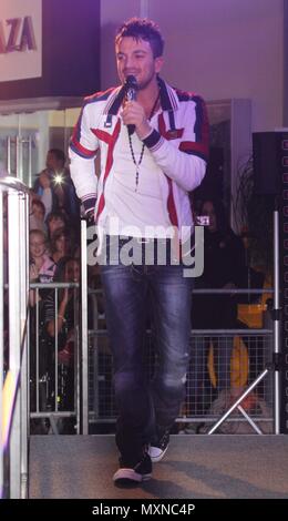 Manchester, UK, Peter Andre führt an Weihnachten Licht einschalten bei Lowry Centre credit Ian Fairbrother/Alamy Stockfotos Stockfoto