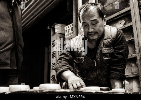 Chinesisches Schach gespielt auf der Straße Stockfoto