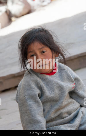 Das Porträt einer jungen peruanischen Kind in Cusco Peru Südamerika Stockfoto