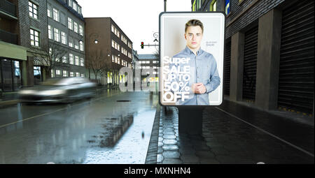 Plakat Plakatwerbung auf Abends Straße 3D-Rendering Stockfoto