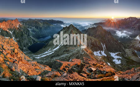 Sonnenuntergang am Berg, Tatra Stockfoto