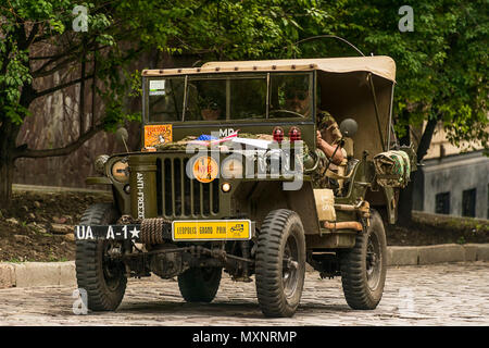 Lemberg, Ukraine - Juni 3, 2018: Alte retro car Jeep Willys 'Military Polizei" mit der Teilnahme an Rennen Leopolis Grand Prix 2018, Ukraine. Stockfoto