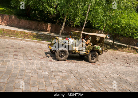 Lemberg, Ukraine - Juni 3, 2018: Alte retro car Jeep Willys 'Military Polizei" mit der Teilnahme an Rennen Leopolis Grand Prix 2018, Ukraine. Stockfoto