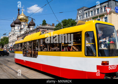 Die Menschen vor Ort, mit der Straßenbahn, Odessa, Ukraine Stockfoto