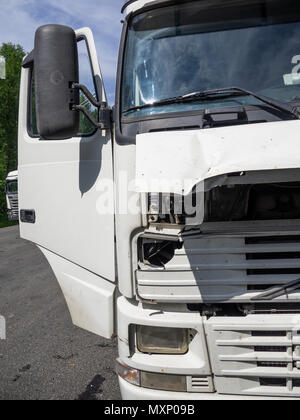 Fahrzeug bei einem Unfall beschädigt Stockfoto