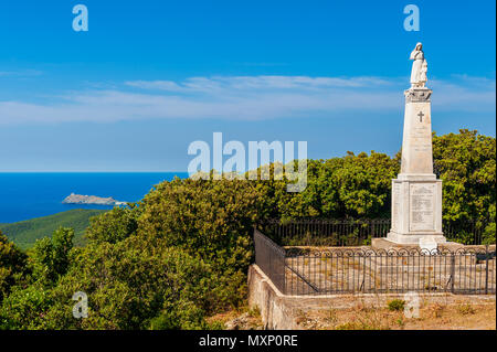 Weltkrieg I und II Memorial Statue und Plakette in Rogliano Korsika Frankreich Stockfoto