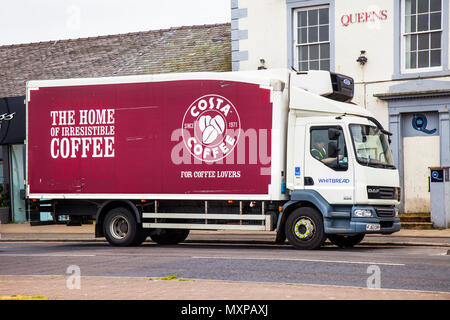 Whitbread Costa Coffee Lieferwagen, Transport, Transport, LKW, Fahrzeug, Auto, Fracht, Versand, Handel, Gewerbe, weiß, Kurier, Lkw, Versand, Service Fahrzeug in Morecambe, UK geparkt Stockfoto