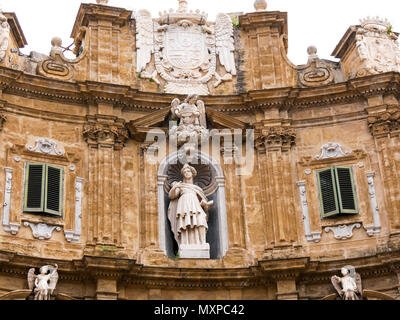 Der Quattro Canti, oder Piazza Villena, in Palermo mit barocken Verzierungen Stockfoto