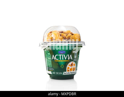 Danone Activia Frühstück gesüßten Joghurt mit Weizen und Mais Flak Stockfoto