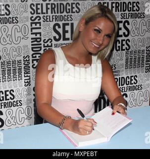 Liverpool UK, verschiedenen Berühmtheiten besuchen ihre signierstunden credit Ian Fairbrother/Alamy Stockfotos Stockfoto