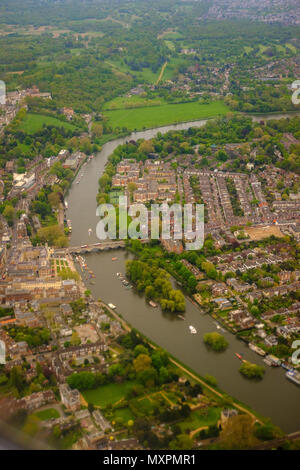 Luftaufnahme von Richmond Upon Thames, Twickenham und Ham, Richmond Bridge, Themse und Richmond Park, London, UK Stockfoto