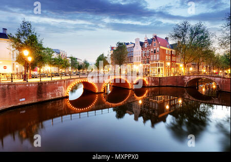 Amsterdam bei Nacht, Niederlande Stockfoto