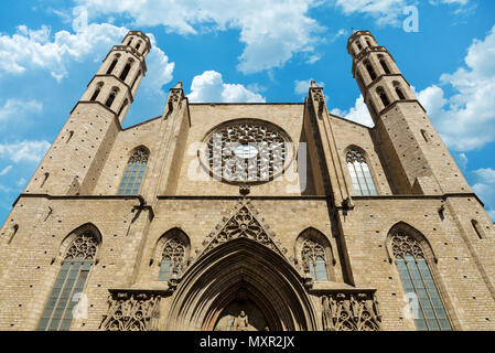 Fragment der Fassade der Basílica de Santa Maria del Mar in Barcelona, Spanien Stockfoto