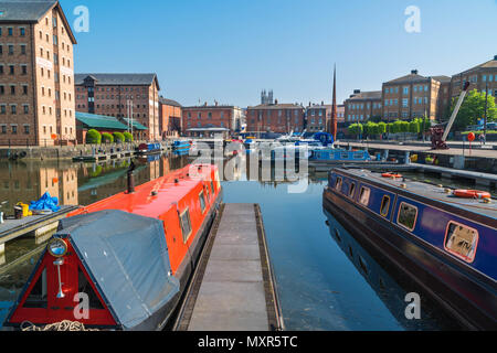 Schmale Boote in Gloucester Docks, Großbritannien 2018 Stockfoto