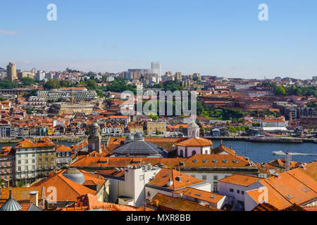 Erhöhte Ansicht Altstadt von Porto, Portugal. Stockfoto