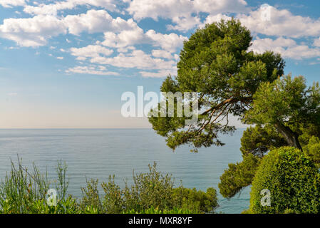 Schöne Aussicht auf das Meer von der Santa Clotilde Gärten in Lloret de Mar, Spanien Stockfoto