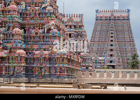 Die rajagopuram oder main Gateway, der Sri Ranganatha Swamy Tempel in Trichy. Im Jahr 1987 abgeschlossen, es hat 13 Etagen und ist 73 Meter hoch Stockfoto