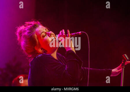 Frau Singen, Sommerfest, Reykjavik, Island Stockfoto
