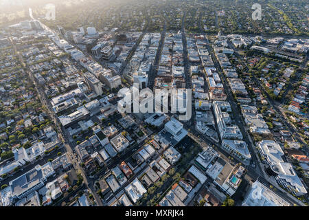 Beverly Hills, Kalifornien, USA - 18. April 2018: Luftbild vom berühmten Goldenen Dreieck Geschäftsviertel einschließlich Rodeo Drive und Wilshire Sel. Stockfoto