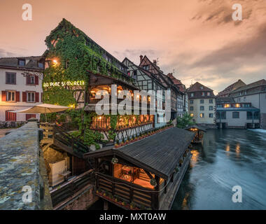 La Petite France, Au Pont St. Martin Restaurant, Strasbourg, Strassburg, Frankreich Stockfoto