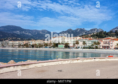 Menton Stadt Skyline am Mittelmeer in Frankreich, Ferienort an der Französischen Riviera - Cote d'Azur, Alpes Maritimes Stockfoto